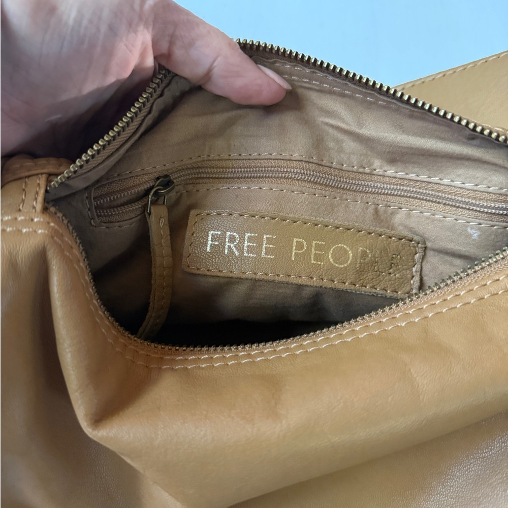 FREE PEOPLE Arm Candy Leather Shoulder Bag in Gold Coast $98 EXCELLENT - Picture 7 of 7